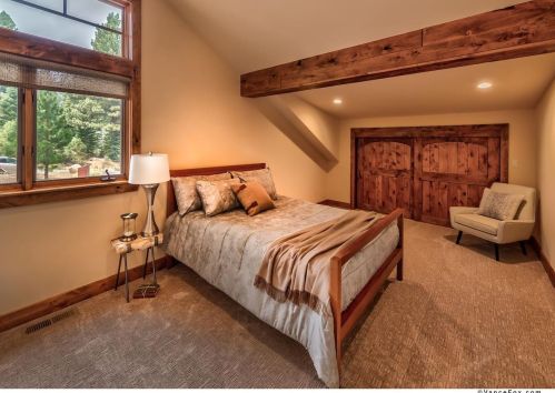 10865 Pine Cone Dr, Truckee CA  96161-3154 exterior