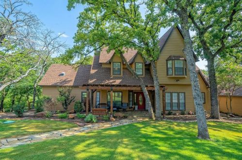 7884 Shady Oak Dr, Aubrey, TX 76227-8412