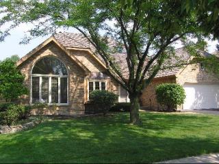 2465 Rio Grande Cir, Naperville, IL 60565-3363