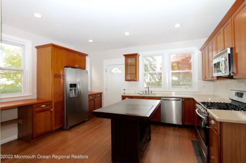 198 Bergen Pl, Tinton Falls NJ  07701-2135 exterior