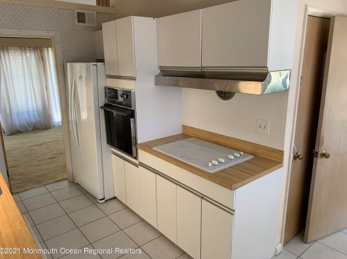 907 Riverview Dr, Brielle, NJ 08730-1633