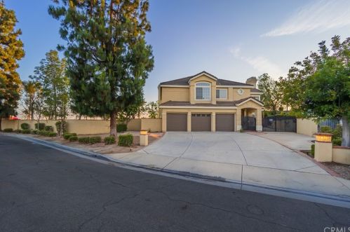 1671 Kingspoint Dr, Walnut, CA 91789-1100