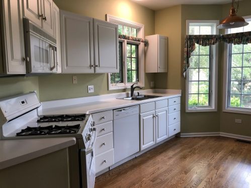 1265 Queen Ann Ln, Gurnee, IL 60031-1932
