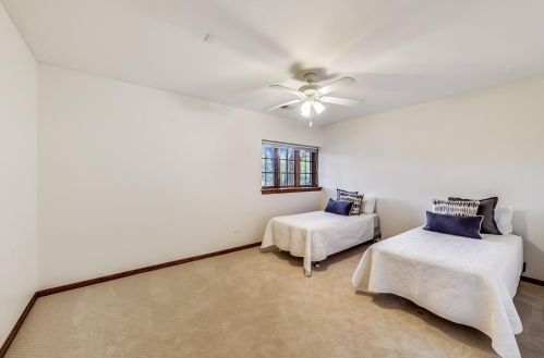 6972 Fieldstone Dr, Willowbrook IL  60527-6969 exterior