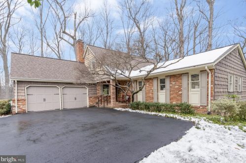 6001 Denton Ct, Springfield, VA 22152-1208