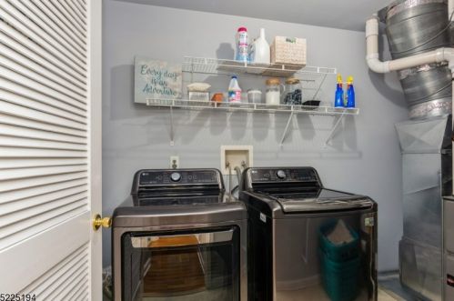 121 Forest Dr, Piscataway NJ  08854-2273 exterior