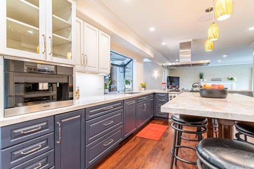 2010 Buckingham Pl, Glendale CA  91206-1401 exterior