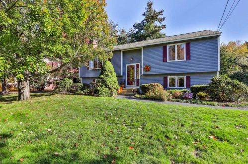 27 Hyacinth Dr, Nashua, NH 03062-1813