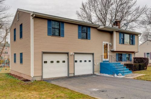 16 Blue Bell Ln, Middletown, CT 06457-5033