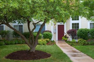 1900 Windsong Dr, Schaumburg IL  60194-4425 exterior