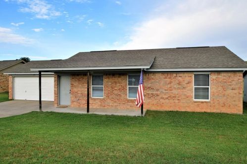 210 Dean Ct, Granbury, TX 76049-7484