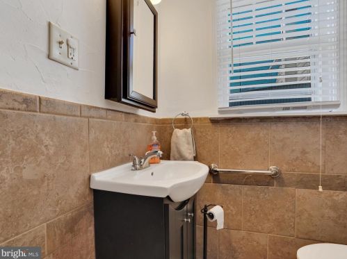 112 Fame Ave, Hanover PA 17331-1585 exterior