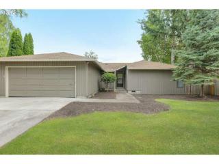 12750 Conestoga Dr, Beaverton OR  97008-8157 exterior