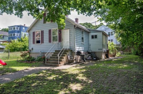 124 Shelley St, Waterbury, CT 06705-1129
