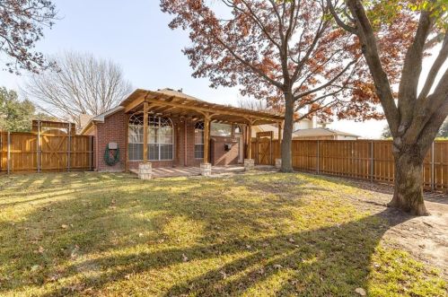 2205 Rachel Ct, Carrollton TX exterior