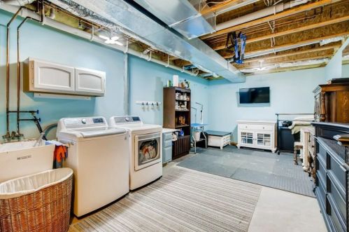 4987 Grenwich Ave, Saint Paul MN  55128-2058 exterior