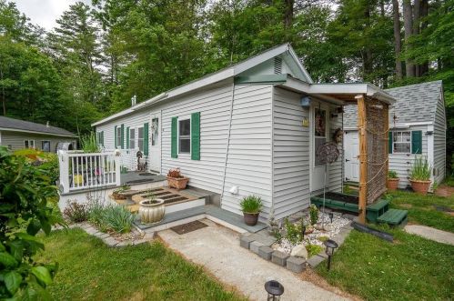14 Barksdale Ave, Londonderry, NH 03053-2386
