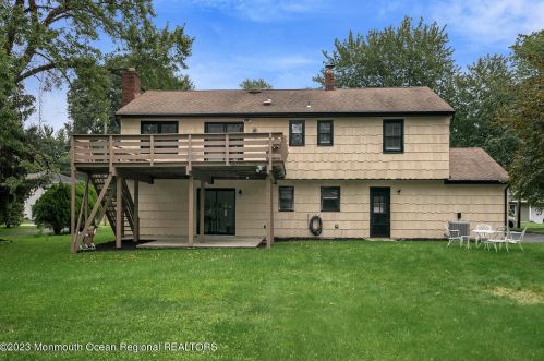 10 Jay Dr, Middletown, NJ 07748-1451