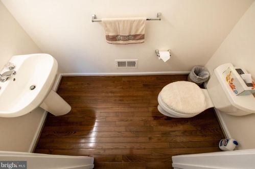 9 Nestlewood Way, Princeton NJ  08540-6132 exterior