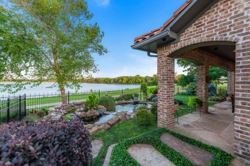 6600 Barcelona, Irving TX  75039-3043 exterior