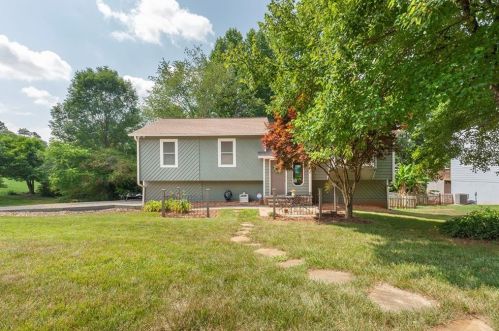 1802 Condor Dr, Marietta, GA 30066-1260
