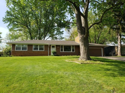 1408 Plainview Rd, Carpentersville, IL 60110-2122