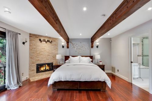 1664 Las Flores Dr, Glendale CA  91207-1200 exterior