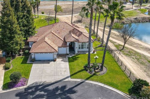 7220 Emerald St, Sharon, CA 93610-8413