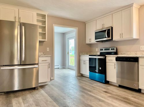 37 Horseshoe Dr, Belmont, NH 03220-3459