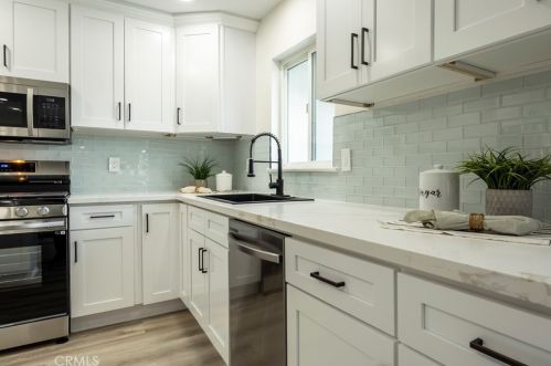 8212 Munster Dr, Huntington Beach CA  92646-5025 exterior