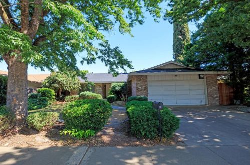 1701 Fernandes St, Modesto, CA 95355-1547
