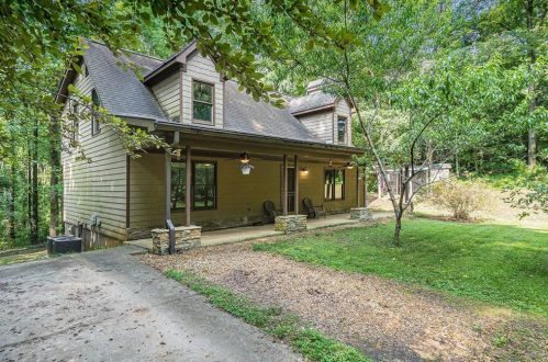 74 Woodland Hills Dr, Jefferson, GA 30549-0050