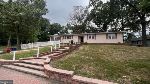 15 Kennedy Blvd, Somerdale, NJ 08083-1016