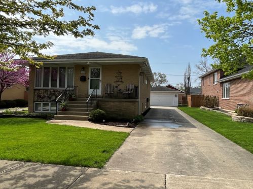 9111 26th St, Brookfield, IL 60513-1006