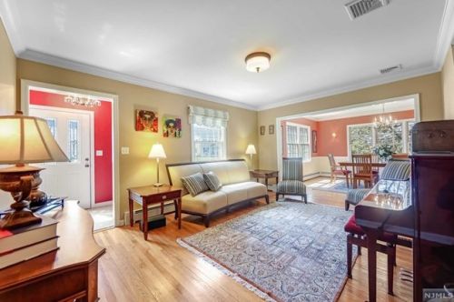 197 Bellair Rd, Ridgewood, NJ 07450-4123