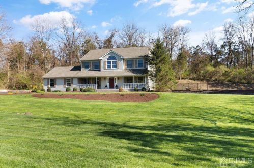 5 Woodruff Way, Columbia, NJ 07832-2645