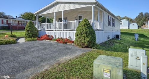 104 Dovefield Dr, Lancaster, PA 17603-4683
