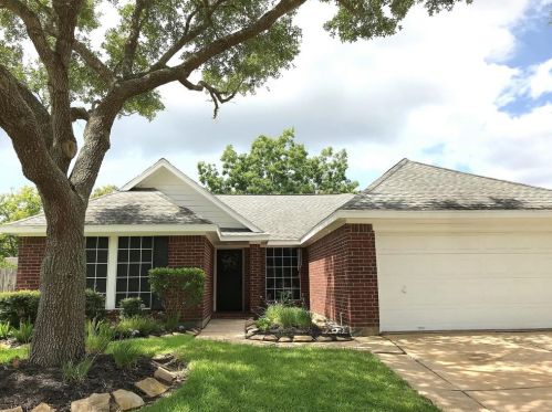 2910 Queen Victoria St, Pearland, TX 77581-4611