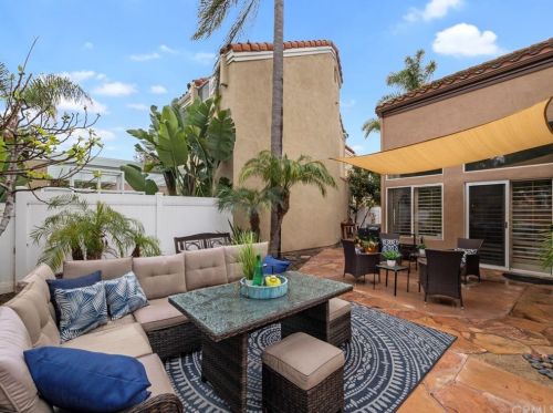 35 Del Perlatto, Irvine CA  92614-5359 exterior
