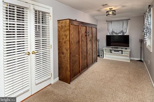 6132 Shady Side Rd, Shady Side MD exterior