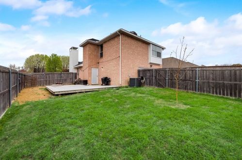 2225 Chapman Dr, Carrollton TX 75010-4154 exterior