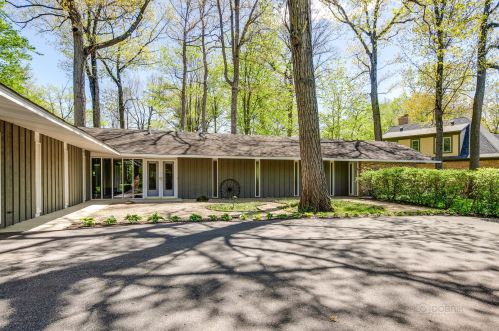 41 Cumberland Dr, Half Day, IL 60069-3111