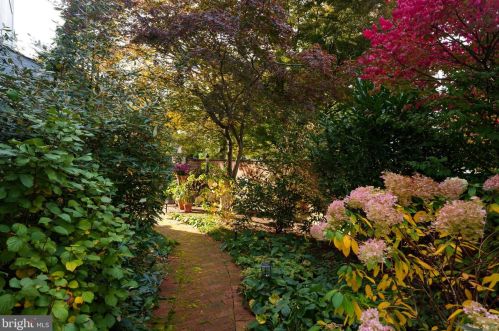 17 Richard Ct, Princeton, NJ 08540-3802