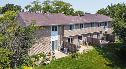 454 Esselen Ct, Carol Stream IL  60188-9216 exterior