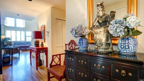 25 Waterside Cir, San Rafael, CA 94903-2775
