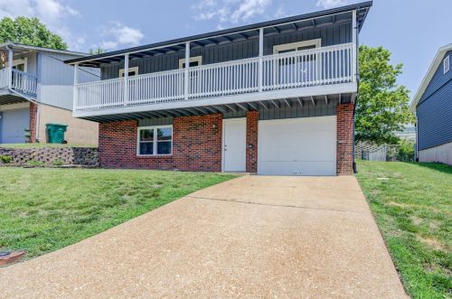 851 Matthews Dr, Fenton, MO 63026-5360