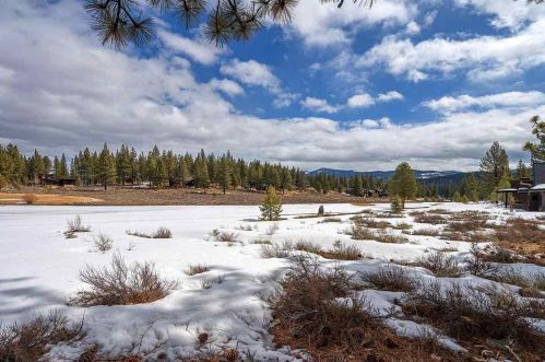 10237 Dick Barter, Truckee CA  96161-5172 exterior