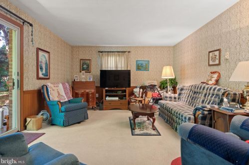 1883 Manchester Ln, Lancaster PA  17601-6210 exterior