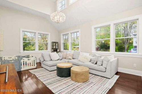 19 Crawford Ter, Riverside CT  06878-1034 exterior