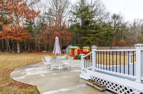 70 Pleasant View Dr, Killingly CT  06241-1213 exterior